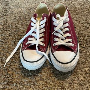 Maroon converse women’s size 7